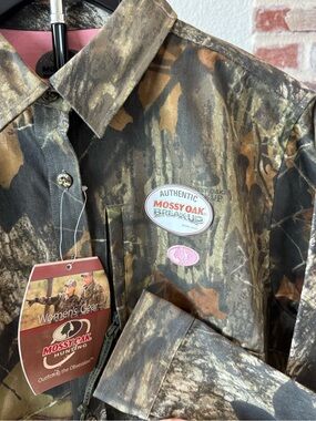 NWT Mossy Oak Break-Up Camo Button-Up Long Sleeve Shirt - Women’s Medium 8/10